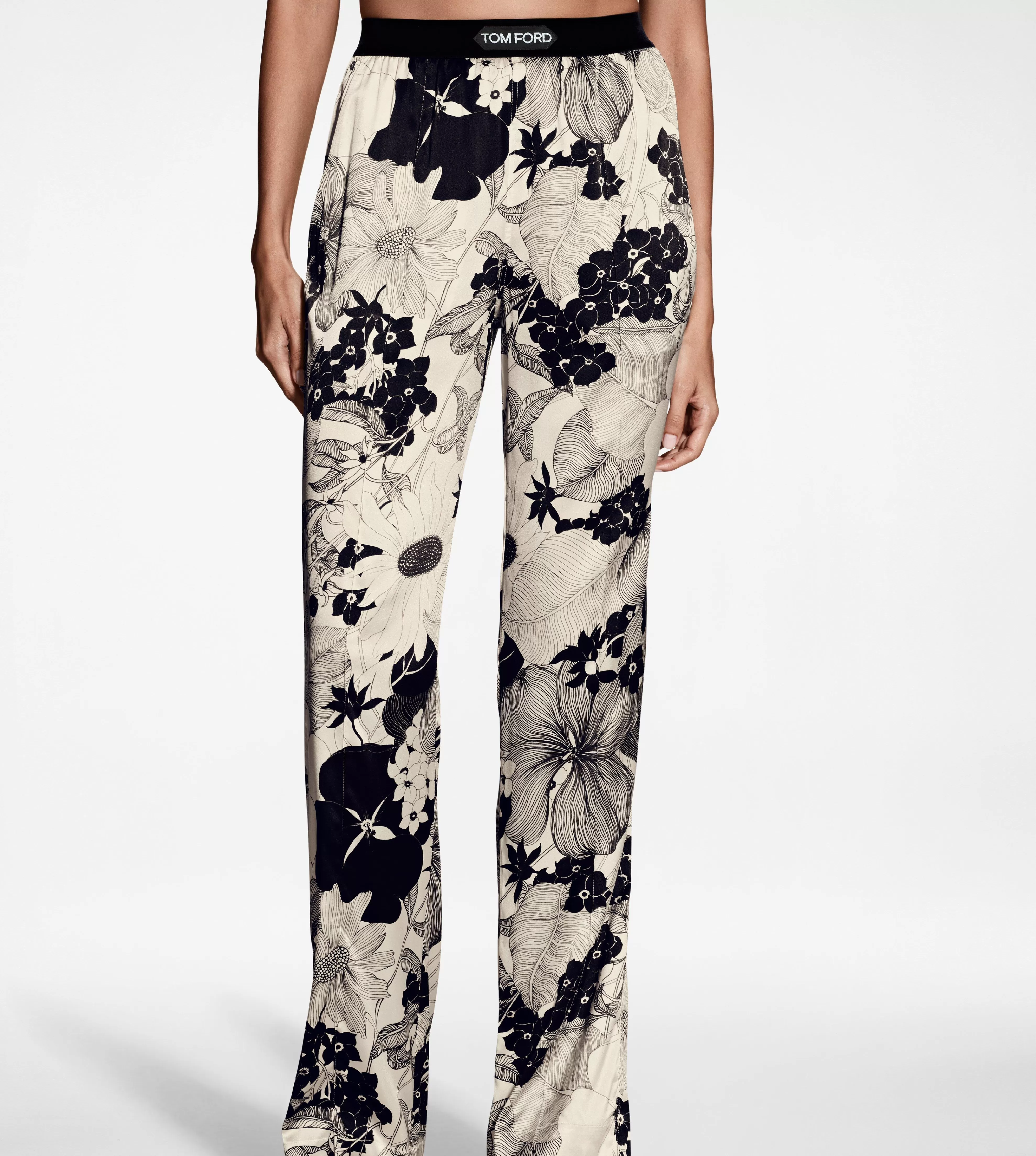 TOM FORD GRAPHIC FLORAL PRINT SIGNATURE SILK PJ PANTS ECRU BLACK^WOMEN | WOMEN | WOMEN Pajamas & Robes | Bottoms | SPRING 24